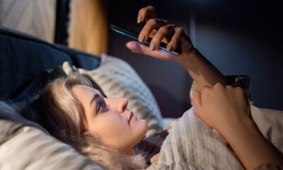 luz do celular atrapalha o sono